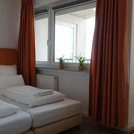 3 Wohnung, Netflix, Balkon, Skyline Blick