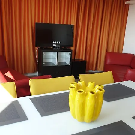 3 Wohnung, Netflix, Balkon, Skyline Blick Apartment *