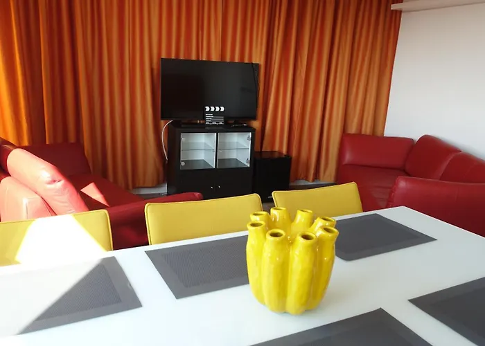 3 Wohnung, Netflix, Balkon, Skyline Blick Apartment *